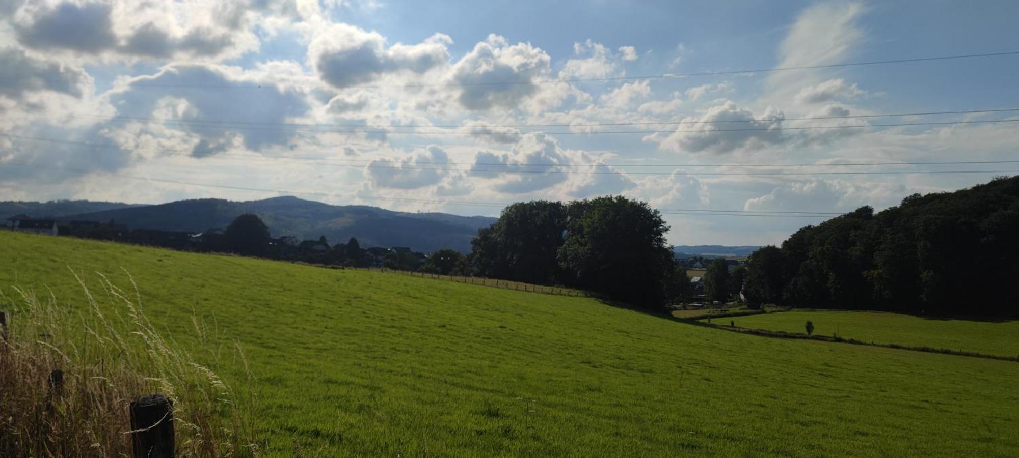 Modernes Rhombushaus Im Naturparadies Sauerland Balve Exterior photo